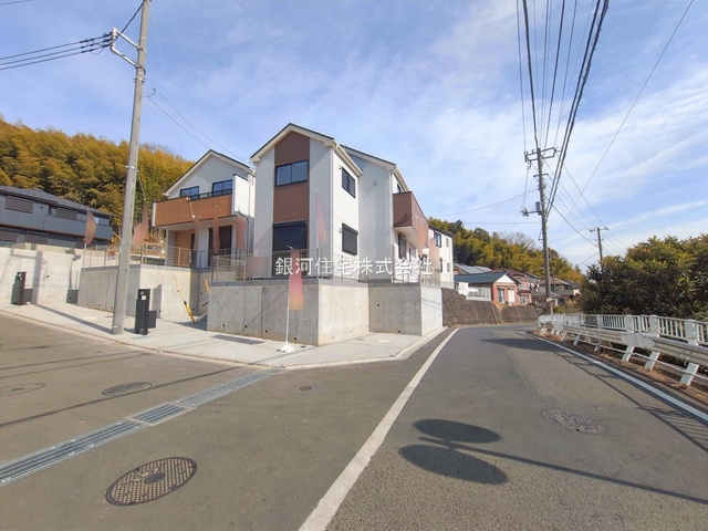 G00385861 東京都八王子市上柚木 新築一戸建て 4490万円 土地面積138.36m² (約41.85坪) 建物面積109.30m² (約33.06坪) 間取り４ＬＤＫ 築年月2025年12月(築１年以内)【外観3】