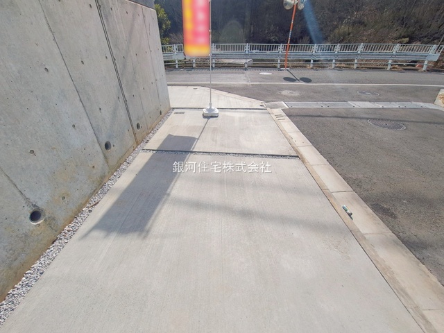 G00385861 東京都八王子市上柚木 新築一戸建て 4490万円 土地面積138.36m² (約41.85坪) 建物面積109.30m² (約33.06坪) 間取り４ＬＤＫ 築年月2025年12月(築１年以内)【外観4】