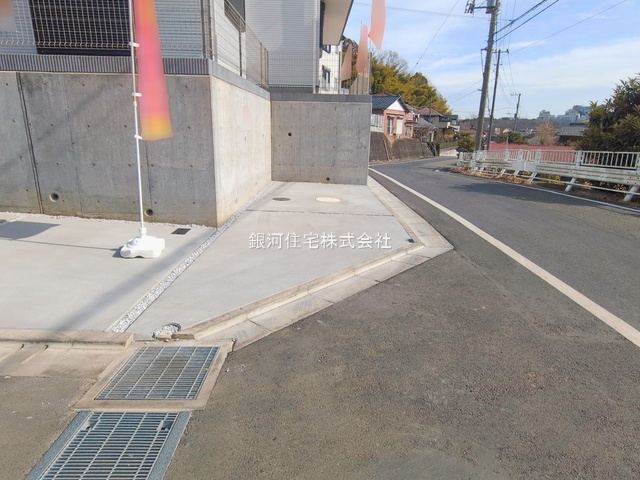 G00385861 東京都八王子市上柚木 新築一戸建て 4490万円 土地面積138.36m² (約41.85坪) 建物面積109.30m² (約33.06坪) 間取り４ＬＤＫ 築年月2025年12月(築１年以内)【外観6】