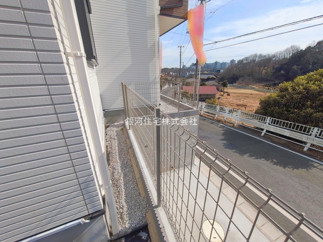 G00385861 東京都八王子市上柚木 新築一戸建て 4490万円 土地面積138.36m² (約41.85坪) 建物面積109.30m² (約33.06坪) 間取り４ＬＤＫ 築年月2025年12月(築１年以内)【外観8】