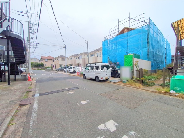 G00385897 神奈川県横浜市緑区東本郷４丁目 新築一戸建て 5490万円 土地面積130.42m² (約39.45坪) 建物面積99.37m² (約30.05坪) 間取り３ＳＬＤＫ 築年月2026年01月【外観10】