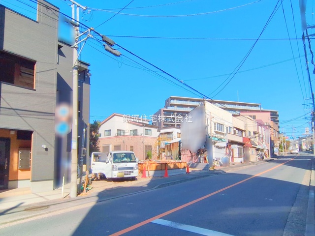 G00385958 神奈川県横浜市鶴見区馬場１丁目 新築一戸建て 4680万円 土地面積87.05m² (約26.33坪) 建物面積88.70m² (約26.83坪) 間取り３ＬＤＫ 築年月2026年05月【外観9】