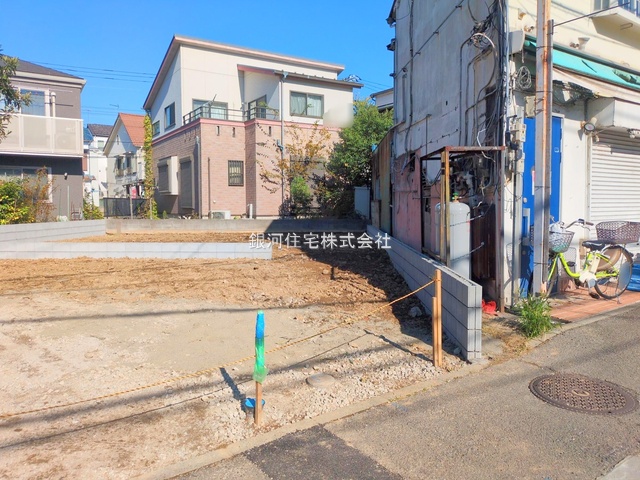 G00385958 神奈川県横浜市鶴見区馬場１丁目 新築一戸建て 4680万円 土地面積87.05m² (約26.33坪) 建物面積88.70m² (約26.83坪) 間取り３ＬＤＫ 築年月2026年05月【外観11】