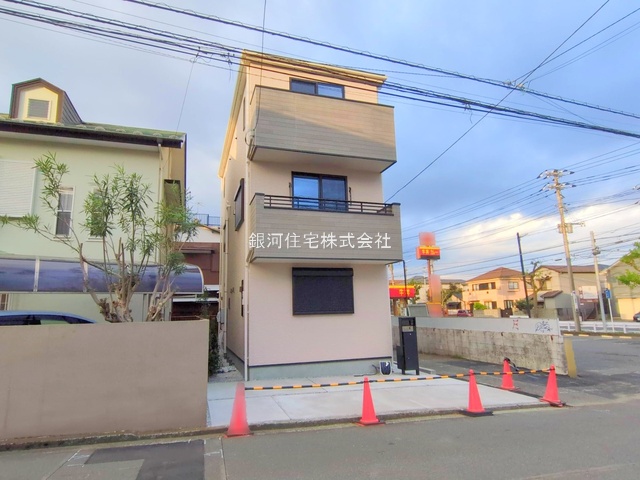 G00386865 神奈川県藤沢市辻堂東海岸１丁目 新築一戸建て 5490万円 土地面積89.91m² (約27.19坪) 建物面積104.34m² (約31.56坪) 間取り３ＳＬＤＫ 築年月2025年10月(築１年以内)【外観2】