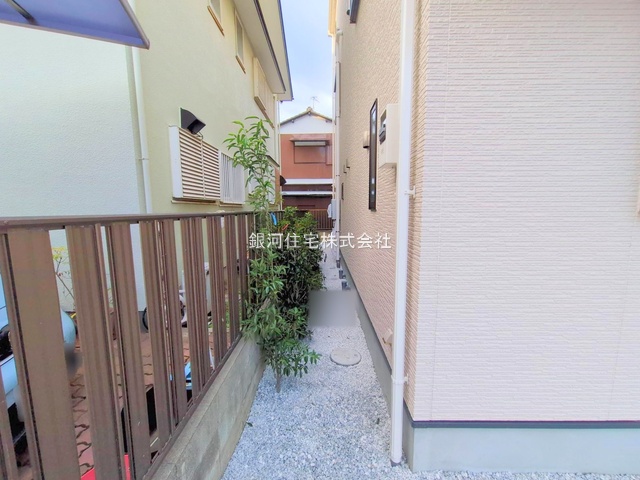 G00386865 神奈川県藤沢市辻堂東海岸１丁目 新築一戸建て 5490万円 土地面積89.91m² (約27.19坪) 建物面積104.34m² (約31.56坪) 間取り３ＳＬＤＫ 築年月2025年10月(築１年以内)【外観8】