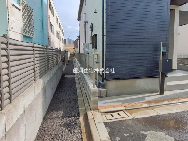 G00386890 東京都江戸川区東小岩１丁目 新築一戸建て 5790万円 土地面積81.21m² (約24.56坪) 建物面積106.20m² (約32.12坪) 間取り３ＳＬＤＫ 築年月2026年01月(築１年以内)【外観7】