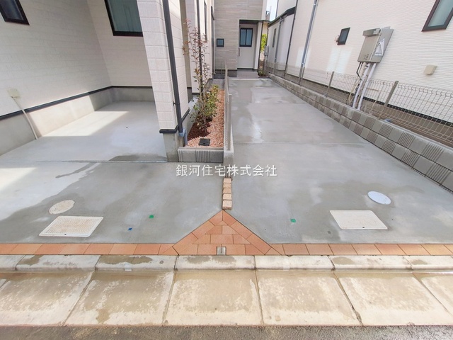 G00386890 東京都江戸川区東小岩１丁目 新築一戸建て 5790万円 土地面積81.21m² (約24.56坪) 建物面積106.20m² (約32.12坪) 間取り３ＳＬＤＫ 築年月2026年01月(築１年以内)【外観10】