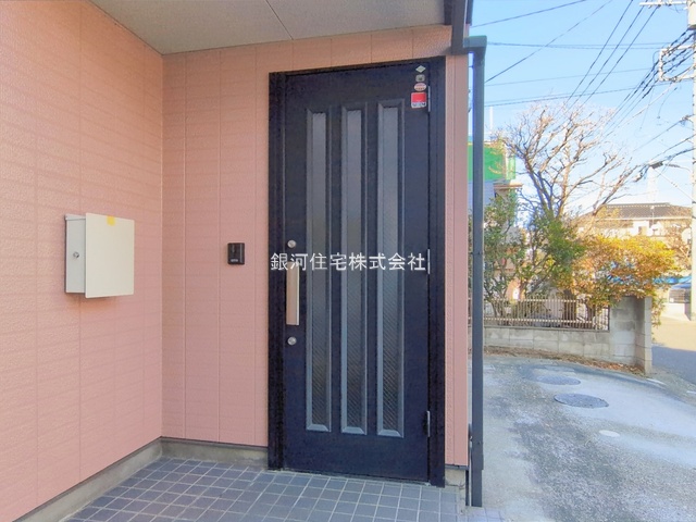 G00386940 埼玉県草加市谷塚町 中古一戸建て 3499万円 土地面積109.46m² (約33.11坪) 建物面積99.36m² (約30.05坪) 間取り３ＬＤＫ 築年月1998年11月(築27年)【外観6】
