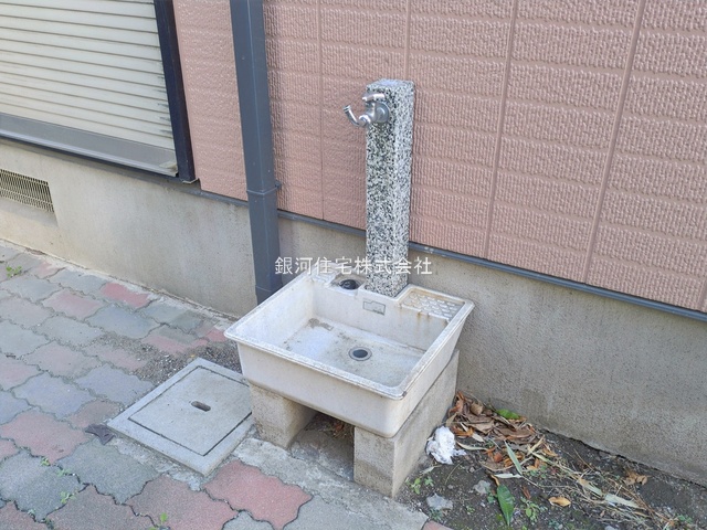 G00386940 埼玉県草加市谷塚町 中古一戸建て 3499万円 土地面積109.46m² (約33.11坪) 建物面積99.36m² (約30.05坪) 間取り３ＬＤＫ 築年月1998年11月(築27年)【外観7】