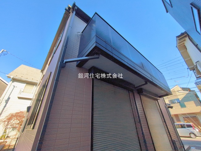 G00386940 埼玉県草加市谷塚町 中古一戸建て 3499万円 土地面積109.46m² (約33.11坪) 建物面積99.36m² (約30.05坪) 間取り３ＬＤＫ 築年月1998年11月(築27年)【外観10】
