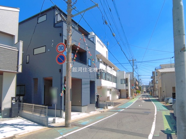 G00387129 埼玉県さいたま市浦和区領家５丁目 新築一戸建て 6490万円 土地面積69.20m² (約20.93坪) 建物面積107.32m² (約32.46坪) 間取り３ＬＤＫ 築年月2026年04月(築１年以内)【外観3】