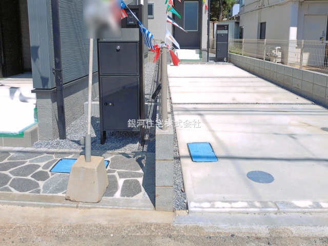 G00387129 埼玉県さいたま市浦和区領家５丁目 新築一戸建て 6490万円 土地面積69.20m² (約20.93坪) 建物面積107.32m² (約32.46坪) 間取り３ＬＤＫ 築年月2026年04月(築１年以内)【外観5】