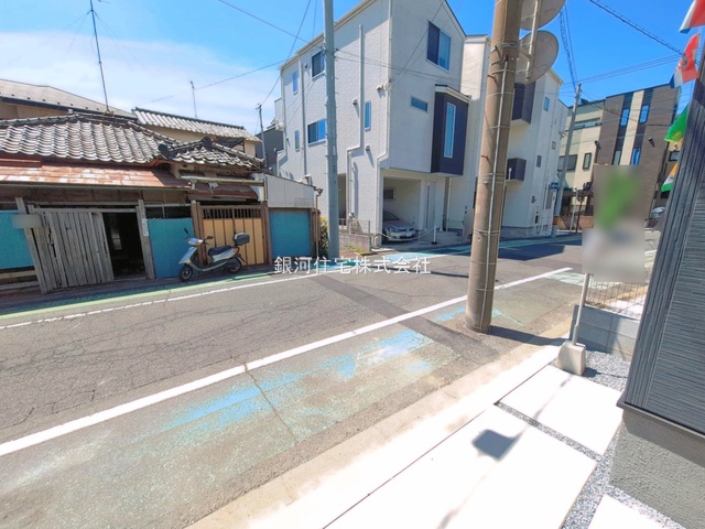 G00387129 埼玉県さいたま市浦和区領家５丁目 新築一戸建て 6490万円 土地面積69.20m² (約20.93坪) 建物面積107.32m² (約32.46坪) 間取り３ＬＤＫ 築年月2026年04月(築１年以内)【外観7】