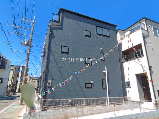 G00387129 埼玉県さいたま市浦和区領家５丁目 新築一戸建て 6490万円 土地面積69.20m² (約20.93坪) 建物面積107.32m² (約32.46坪) 間取り３ＬＤＫ 築年月2026年04月(築１年以内)【外観9】