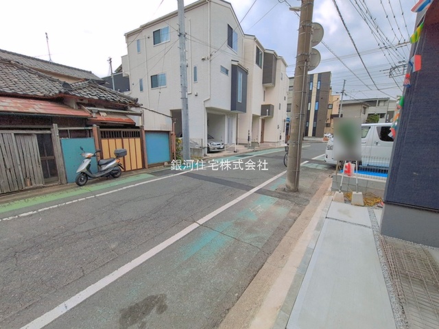 G00387129 埼玉県さいたま市浦和区領家５丁目 新築一戸建て 6490万円 土地面積69.20m² (約20.93坪) 建物面積107.32m² (約32.46坪) 間取り３ＬＤＫ 築年月2026年04月(築１年以内)【外観18】