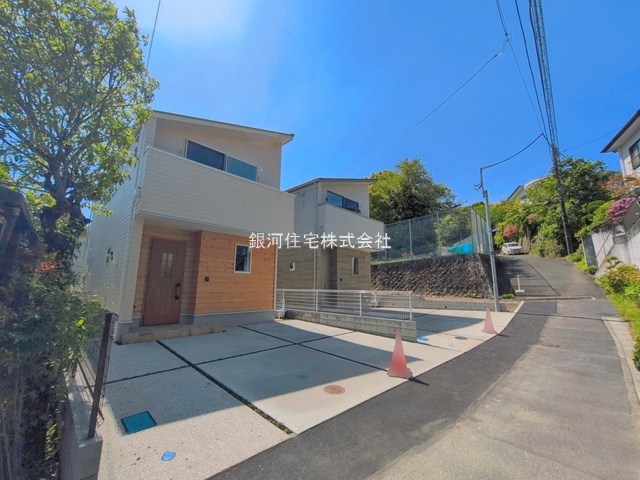 G00388579 神奈川県鎌倉市岩瀬 新築一戸建て 5180万円 土地面積112.46m² (約34.01坪) 建物面積88.98m² (約26.91坪) 間取り２ＳＬＤＫ 築年月2026年05月(築１年以内)【外観3】