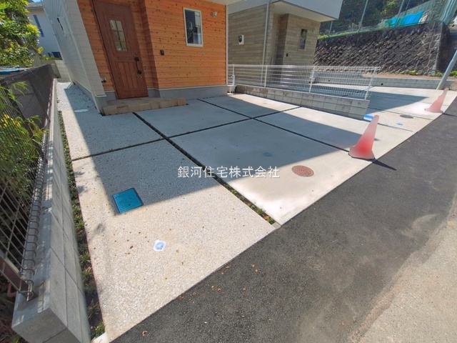 G00388579 神奈川県鎌倉市岩瀬 新築一戸建て 5180万円 土地面積112.46m² (約34.01坪) 建物面積88.98m² (約26.91坪) 間取り２ＳＬＤＫ 築年月2026年05月(築１年以内)【外観5】