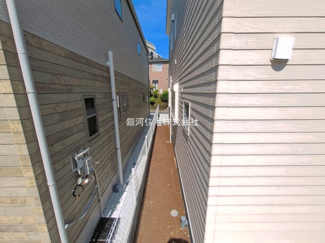 G00388579 神奈川県鎌倉市岩瀬 新築一戸建て 5180万円 土地面積112.46m² (約34.01坪) 建物面積88.98m² (約26.91坪) 間取り２ＳＬＤＫ 築年月2026年05月(築１年以内)【外観9】