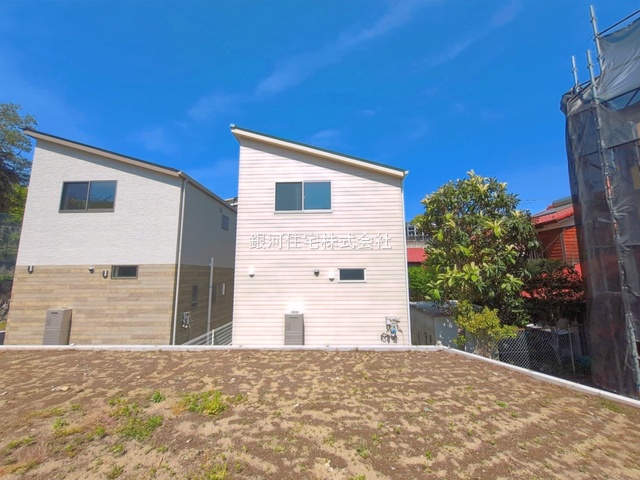 G00388579 神奈川県鎌倉市岩瀬 新築一戸建て 5180万円 土地面積112.46m² (約34.01坪) 建物面積88.98m² (約26.91坪) 間取り２ＳＬＤＫ 築年月2026年05月(築１年以内)【外観12】