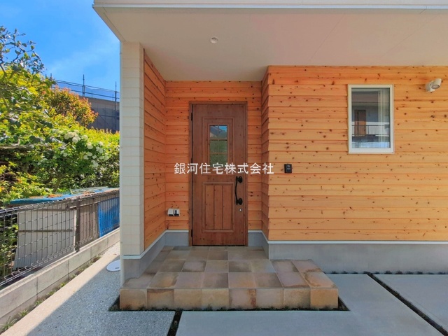 G00388579 神奈川県鎌倉市岩瀬 新築一戸建て 5180万円 土地面積112.46m² (約34.01坪) 建物面積88.98m² (約26.91坪) 間取り２ＳＬＤＫ 築年月2026年05月(築１年以内)【外観18】