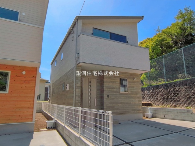 G00388580 神奈川県鎌倉市岩瀬 新築一戸建て 5080万円 土地面積113.11m² (約34.21坪) 建物面積88.98m² (約26.91坪) 間取り２ＳＬＤＫ 築年月2026年04月(築１年以内)【外観2】