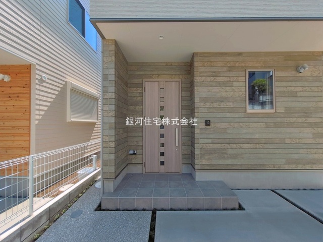 G00388580 神奈川県鎌倉市岩瀬 新築一戸建て 5080万円 土地面積113.11m² (約34.21坪) 建物面積88.98m² (約26.91坪) 間取り２ＳＬＤＫ 築年月2026年04月(築１年以内)【外観5】