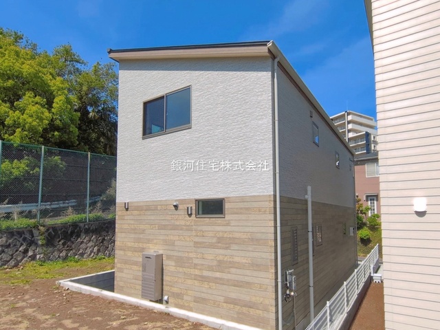 G00388580 神奈川県鎌倉市岩瀬 新築一戸建て 5080万円 土地面積113.11m² (約34.21坪) 建物面積88.98m² (約26.91坪) 間取り２ＳＬＤＫ 築年月2026年04月(築１年以内)【外観10】