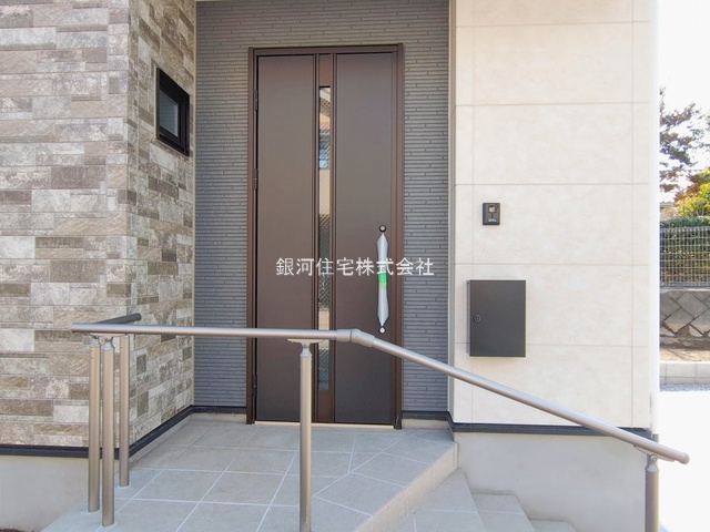 G00388651 神奈川県横浜市金沢区六浦東３丁目 新築一戸建て 5799万円 土地面積140.84m² (約42.60坪) 建物面積105.54m² (約31.92坪) 間取り４ＬＤＫ 築年月2025年12月(築１年以内)【外観5】