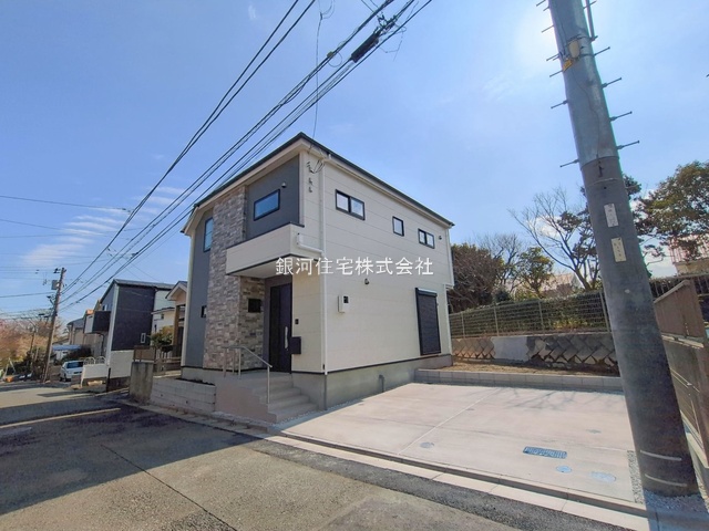 G00388651 神奈川県横浜市金沢区六浦東３丁目 新築一戸建て 5799万円 土地面積140.84m² (約42.60坪) 建物面積105.54m² (約31.92坪) 間取り４ＬＤＫ 築年月2025年12月(築１年以内)【外観10】