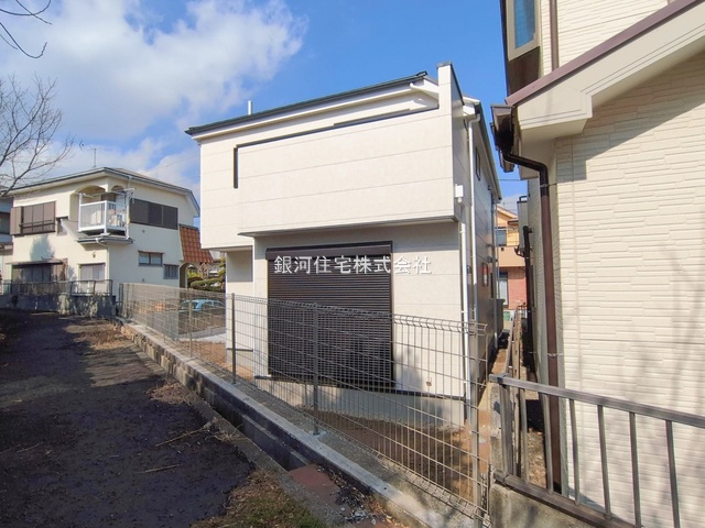 G00388651 神奈川県横浜市金沢区六浦東３丁目 新築一戸建て 5799万円 土地面積140.84m² (約42.60坪) 建物面積105.54m² (約31.92坪) 間取り４ＬＤＫ 築年月2025年12月(築１年以内)【外観11】