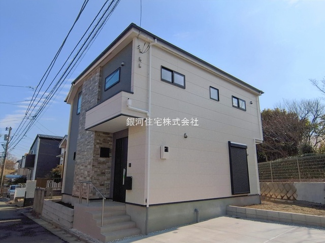 G00388651 神奈川県横浜市金沢区六浦東３丁目 新築一戸建て 5799万円 土地面積140.84m² (約42.60坪) 建物面積105.54m² (約31.92坪) 間取り４ＬＤＫ 築年月2025年12月(築１年以内)【外観12】