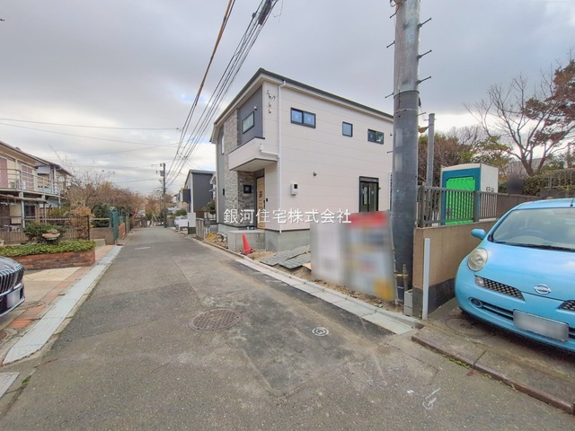 G00388651 神奈川県横浜市金沢区六浦東３丁目 新築一戸建て 5799万円 土地面積140.84m² (約42.60坪) 建物面積105.54m² (約31.92坪) 間取り４ＬＤＫ 築年月2025年12月(築１年以内)【外観18】