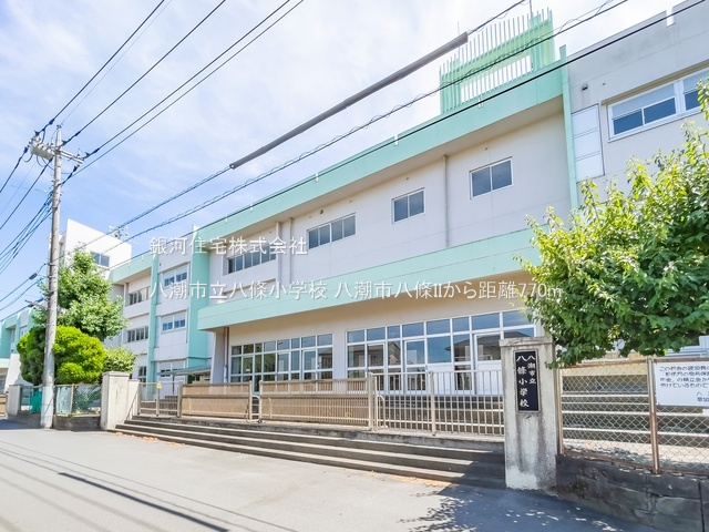 G00388720 埼玉県八潮市大字八條 新築一戸建て 3998万円 土地面積141.80m² (約42.89坪) 建物面積105.58m² (約31.93坪) 間取り４ＬＤＫ 築年月2026年04月(築１年以内)【周辺環境】八潮市立八條小学校