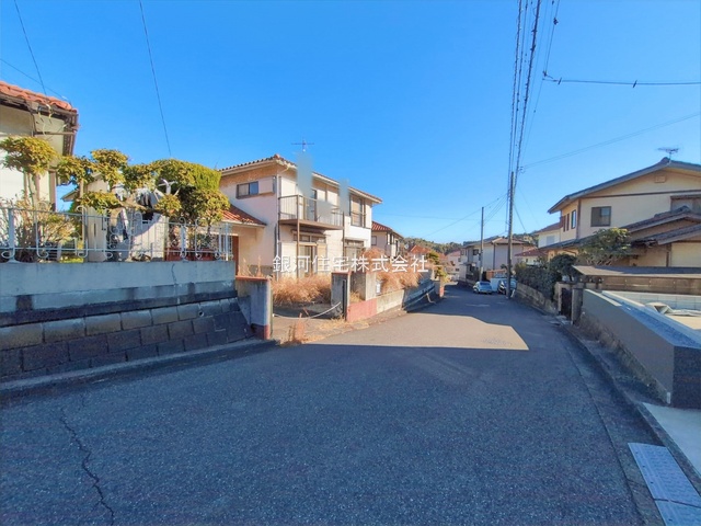 G00389354 千葉県市原市桜台３丁目 中古一戸建て 1599万円 土地面積225.15m² (約68.10坪) 建物面積117.03m² (約35.40坪) 間取り４ＬＤＫ 築年月1980年12月(築45年)【外観3】