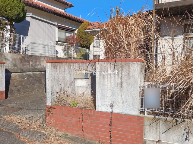 G00389354 千葉県市原市桜台３丁目 中古一戸建て 1599万円 土地面積225.15m² (約68.10坪) 建物面積117.03m² (約35.40坪) 間取り４ＬＤＫ 築年月1980年12月(築45年)【外観4】