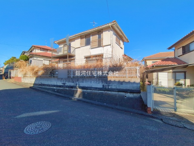 G00389354 千葉県市原市桜台３丁目 中古一戸建て 1599万円 土地面積225.15m² (約68.10坪) 建物面積117.03m² (約35.40坪) 間取り４ＬＤＫ 築年月1980年12月(築45年)【外観7】