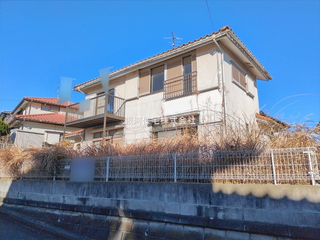 G00389354 千葉県市原市桜台３丁目 中古一戸建て 1599万円 土地面積225.15m² (約68.10坪) 建物面積117.03m² (約35.40坪) 間取り４ＬＤＫ 築年月1980年12月(築45年)【外観8】