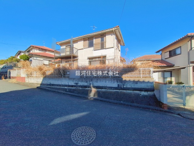 G00389354 千葉県市原市桜台３丁目 中古一戸建て 1599万円 土地面積225.15m² (約68.10坪) 建物面積117.03m² (約35.40坪) 間取り４ＬＤＫ 築年月1980年12月(築45年)【外観9】