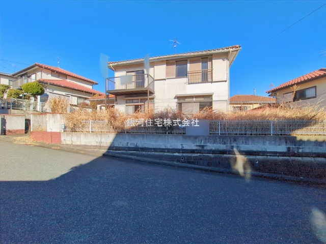 G00389354 千葉県市原市桜台３丁目 中古一戸建て 1599万円 土地面積225.15m² (約68.10坪) 建物面積117.03m² (約35.40坪) 間取り４ＬＤＫ 築年月1980年12月(築45年)【外観10】