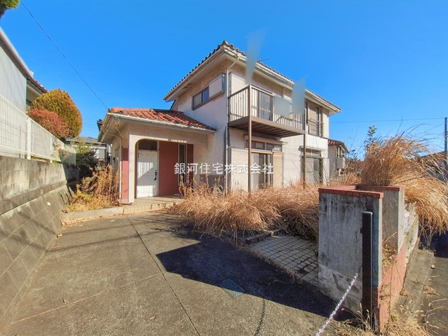 G00389354 千葉県市原市桜台３丁目 中古一戸建て 1599万円 土地面積225.15m² (約68.10坪) 建物面積117.03m² (約35.40坪) 間取り４ＬＤＫ 築年月1980年12月(築45年)【外観15】