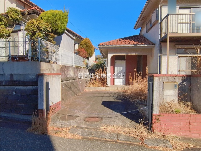 G00389354 千葉県市原市桜台３丁目 中古一戸建て 1599万円 土地面積225.15m² (約68.10坪) 建物面積117.03m² (約35.40坪) 間取り４ＬＤＫ 築年月1980年12月(築45年)【外観18】