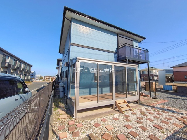 G00389870 千葉県木更津市長須賀 中古一戸建て 2049万円 土地面積184.54m² (約55.82坪) 建物面積106.00m² (約32.06坪) 間取り３ＳＬＤＫ 築年月1999年11月(築26年)【外観5】