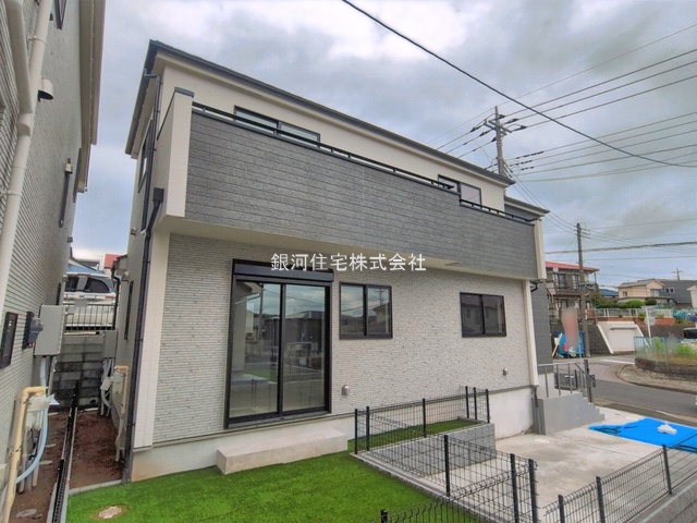 G00390036 千葉県松戸市八ヶ崎５丁目 新築一戸建て 3990万円 土地面積138.11m² (約41.77坪) 建物面積102.46m² (約30.99坪) 間取り４ＬＤＫ 築年月2026年05月(築１年以内)【外観4】