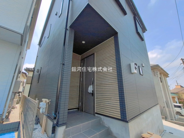 G00390811 神奈川県横浜市旭区白根６丁目 新築一戸建て 5190万円 土地面積120.80m² (約36.54坪) 建物面積105.78m² (約31.99坪) 間取り４ＬＤＫ 築年月2026年03月(築１年以内)【外観5】