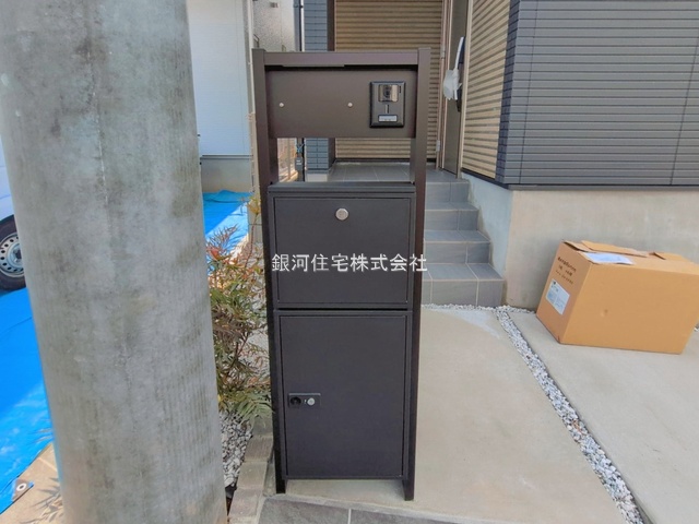 G00390811 神奈川県横浜市旭区白根６丁目 新築一戸建て 5190万円 土地面積120.80m² (約36.54坪) 建物面積105.78m² (約31.99坪) 間取り４ＬＤＫ 築年月2026年03月(築１年以内)【外観9】