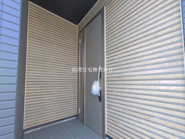 G00390811 神奈川県横浜市旭区白根６丁目 新築一戸建て 5190万円 土地面積120.80m² (約36.54坪) 建物面積105.78m² (約31.99坪) 間取り４ＬＤＫ 築年月2026年03月(築１年以内)【外観13】