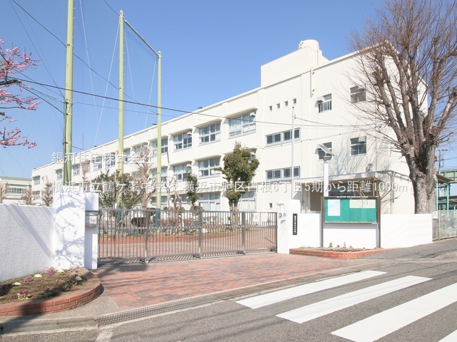 G00390811 神奈川県横浜市旭区白根６丁目 新築一戸建て 5190万円 土地面積120.80m² (約36.54坪) 建物面積105.78m² (約31.99坪) 間取り４ＬＤＫ 築年月2026年03月(築１年以内)【周辺環境】横浜市立鶴ケ峯中学校