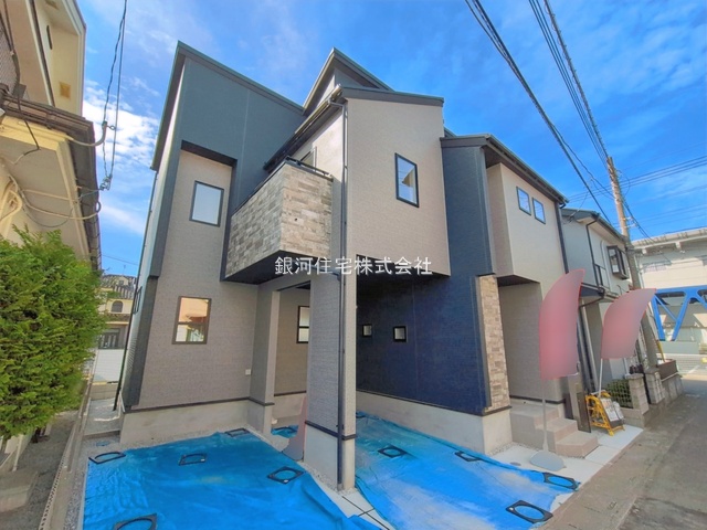 G00390819 埼玉県桶川市末広２丁目 新築一戸建て 3598万円 土地面積107.74m² (約32.59坪) 建物面積114.68m² (約34.69坪) 間取り３ＬＤＫ 築年月2026年04月(築１年以内)【外観2】