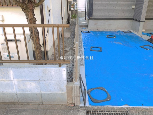 G00390819 埼玉県桶川市末広２丁目 新築一戸建て 3598万円 土地面積107.74m² (約32.59坪) 建物面積114.68m² (約34.69坪) 間取り３ＬＤＫ 築年月2026年04月(築１年以内)【外観6】