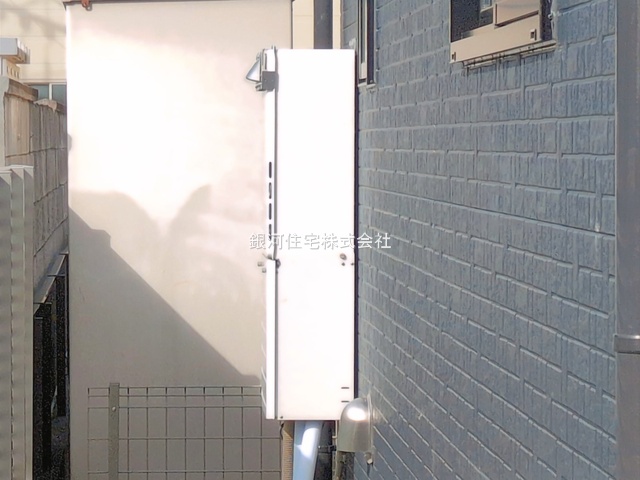 G00390819 埼玉県桶川市末広２丁目 新築一戸建て 3598万円 土地面積107.74m² (約32.59坪) 建物面積114.68m² (約34.69坪) 間取り３ＬＤＫ 築年月2026年04月(築１年以内)【外観8】
